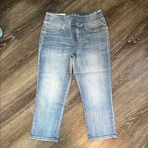 NWT SEVEN7 Women's light blue denim capris